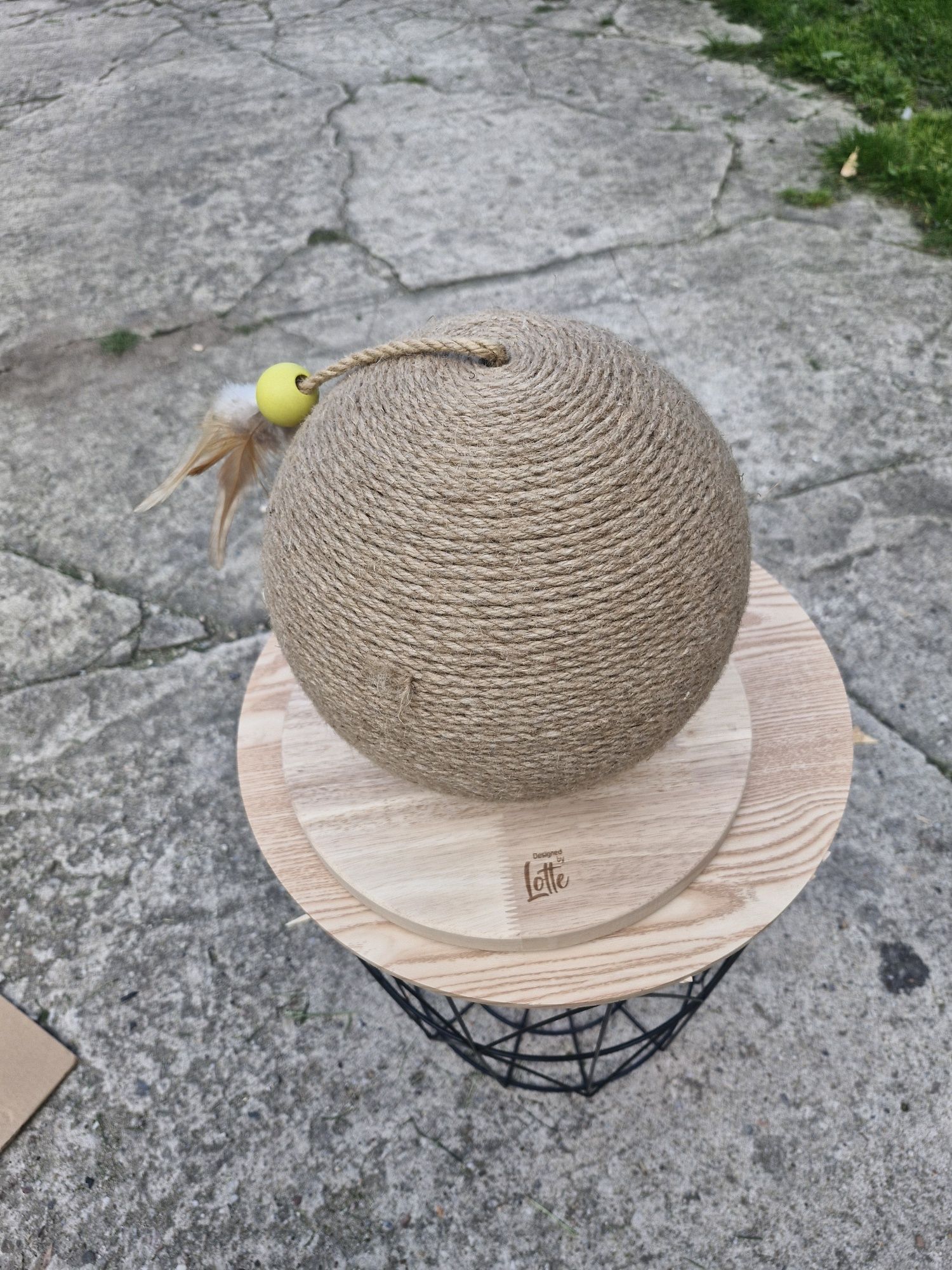 Designed by Lotte drewniana piłka do drapania Balty M