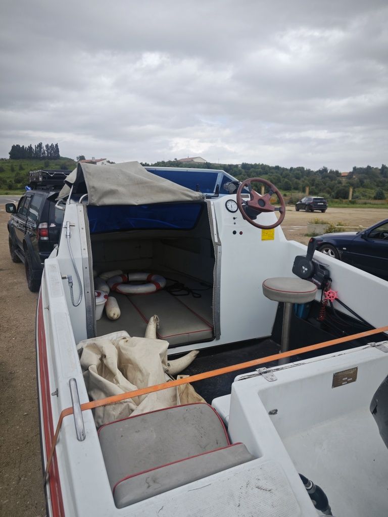 Barco de Recreio em Excelente Estado – Pronto a Navegar!