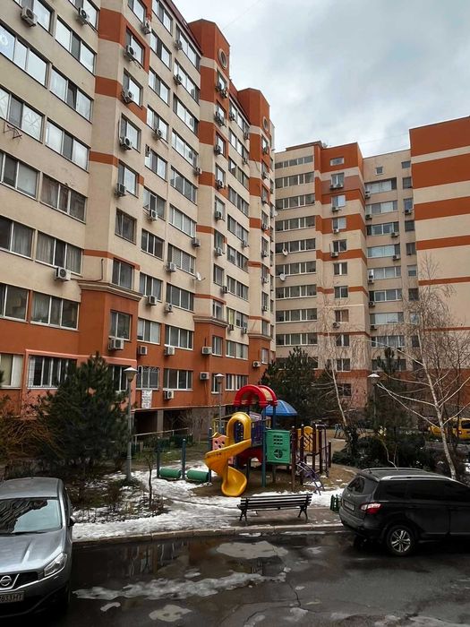 2-х кімнатна квартира в цегляному газовому будинку Старицького/Ріхтера