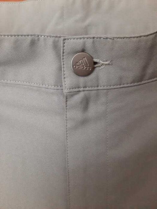 Чиноси у стилі спорт-шик Adidas