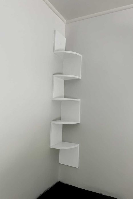 Loftowa narożna dekoracja ścienna biała kwietnik z 5 poziomami