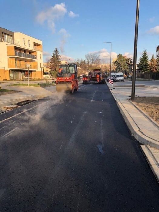 Budowa dróg asfaltowanie łatanie dziur układanie asfaltu asfalt drogi