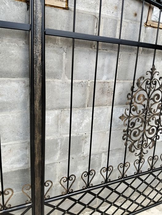 Продам металеві ворота