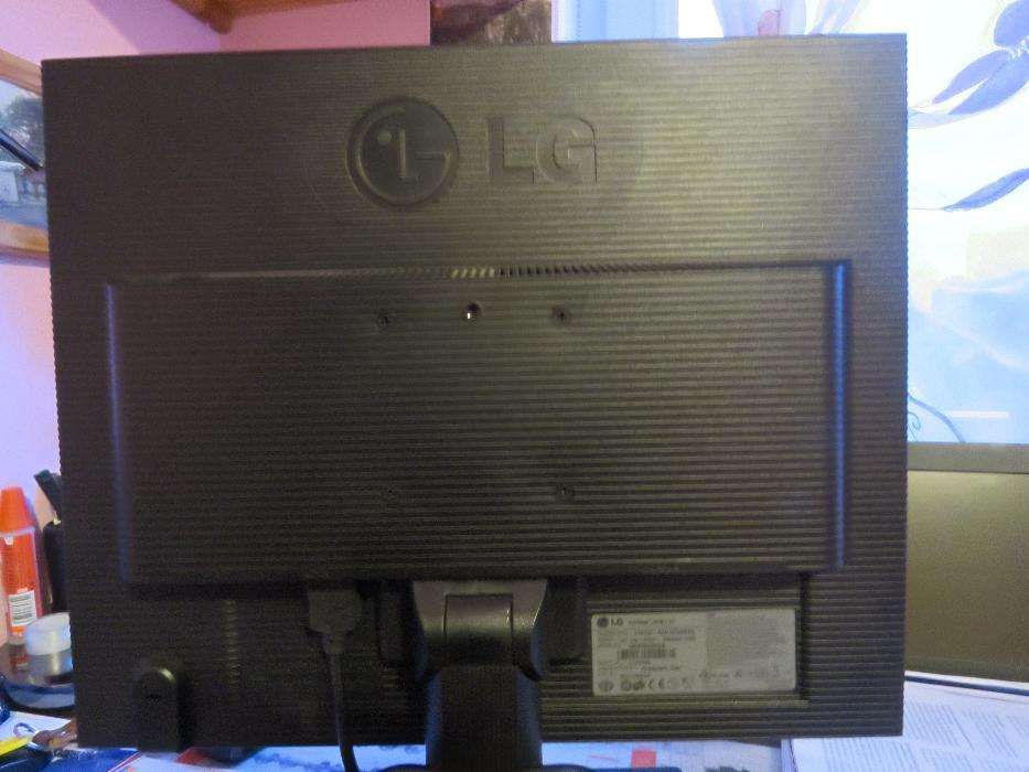 Monitor LG - 19 cali