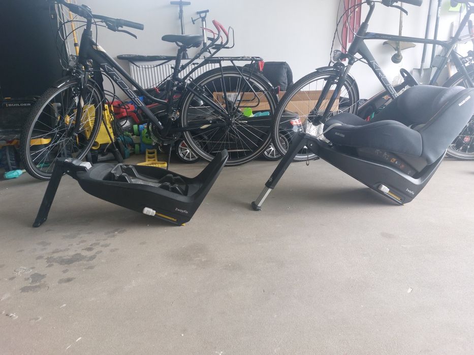 Sprzedam foteli maxi cosi plus dwie bazy