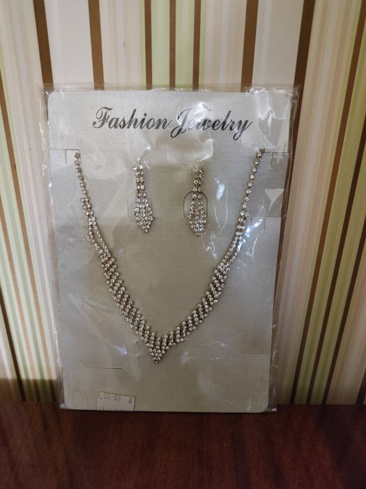 Колье с серьгами для выпускного вечера