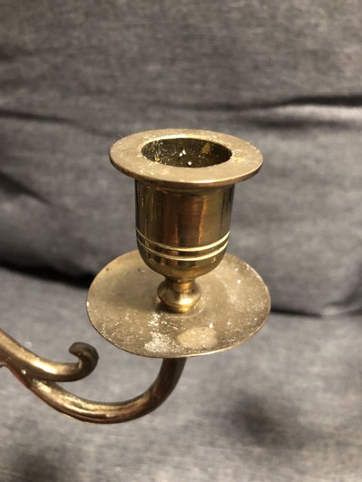 Dwa pięcioramienne mosiężne świeczniki