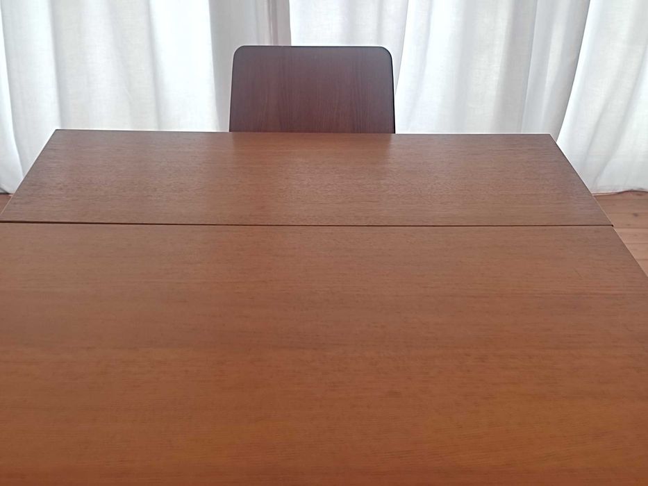 Mesa extensível e cadeiras Ikea