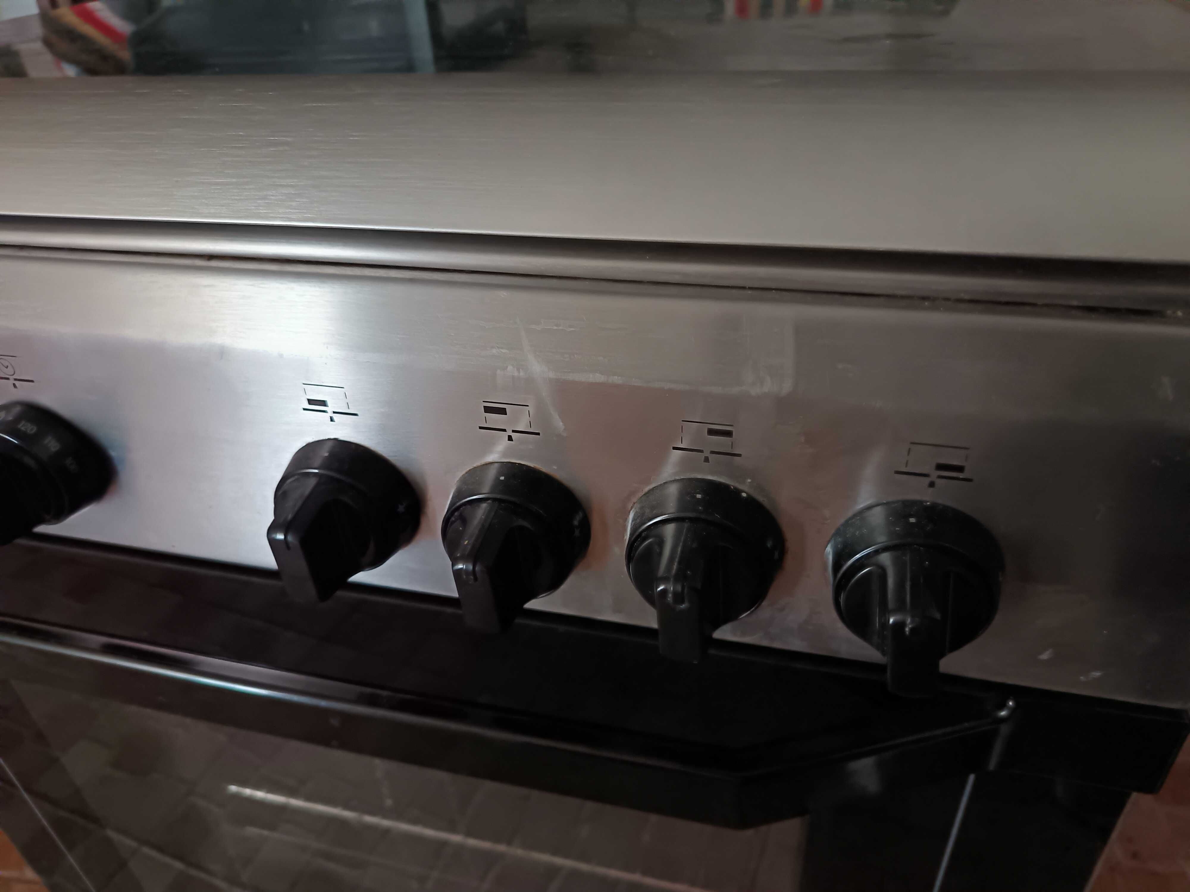 Fogão a gás Indesit em excelente estado