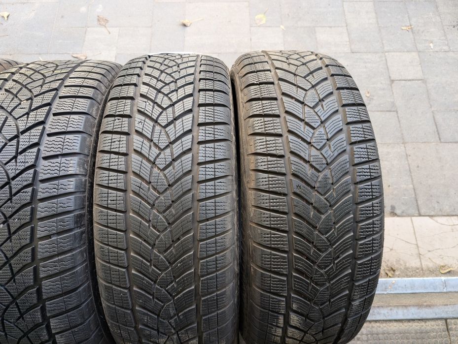 Зимняя резина 235/55 R19 Goodyear Ultragrip