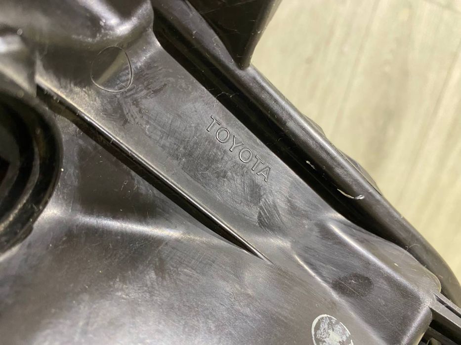 Фара правая передняя Toyota Aygo 2 ( 2014 2015 2016 2017 2018 г.)