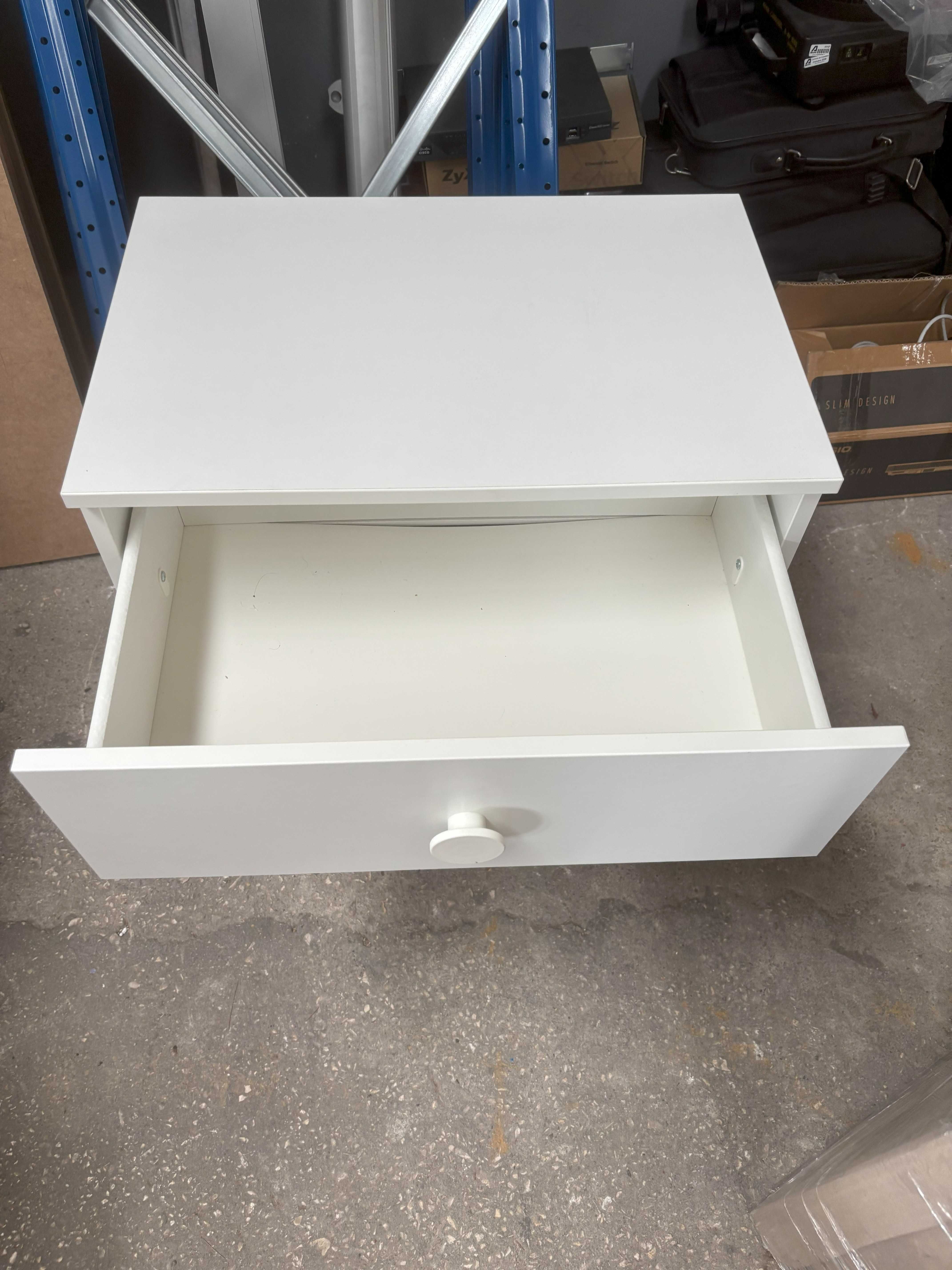 Mesa de cabeceira branca