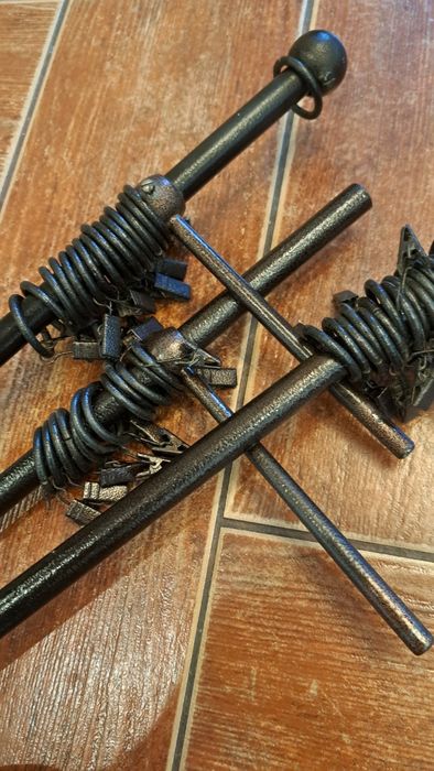 Karnisz brązowy / 2 sztuki