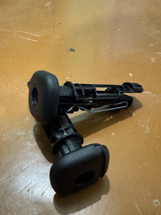 Фіксатори підголовника peugeot 308 t7