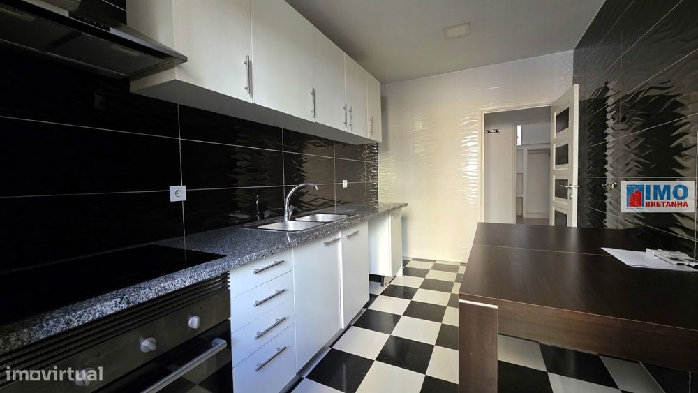 T2 c/ Terraço - Rotunda Europa