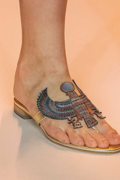 Sandały damskie w stylu egipskim – unikalny design