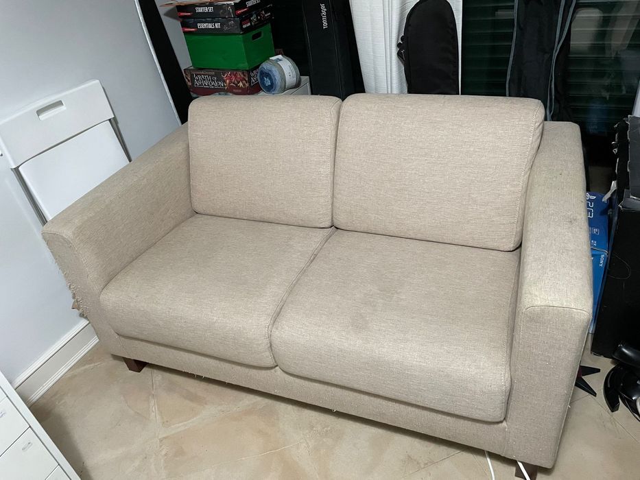 Sofa pequeno cinza/creme
