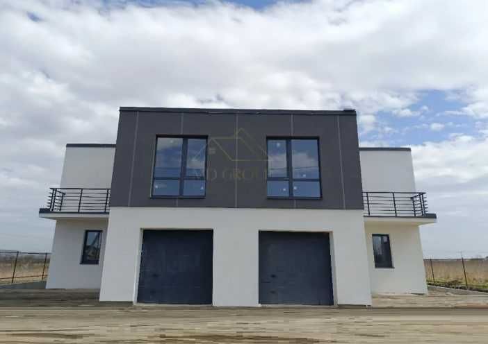 Продається готовий до ремонту будинок (дуплекс) 170 м2/Гараж+2 тераси