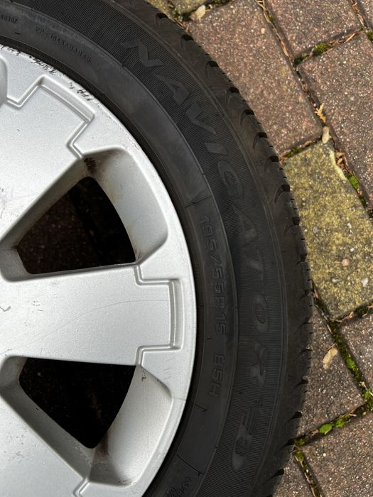 Opony wielosezonowe Dębica Navigator 3 + alufelgi oryginalne Opel 15’