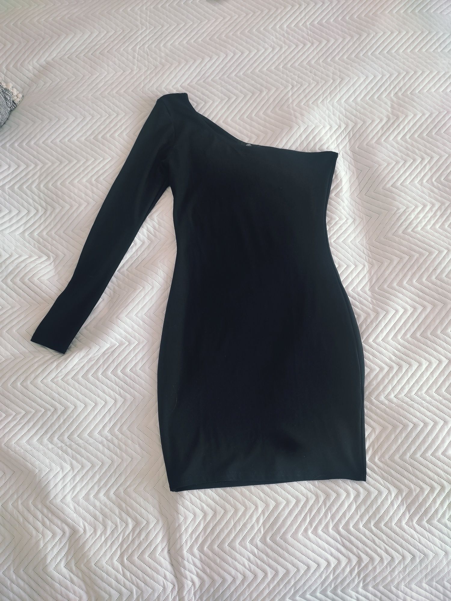 Czarna sukienka mini na jedno ramię missguided roz 34