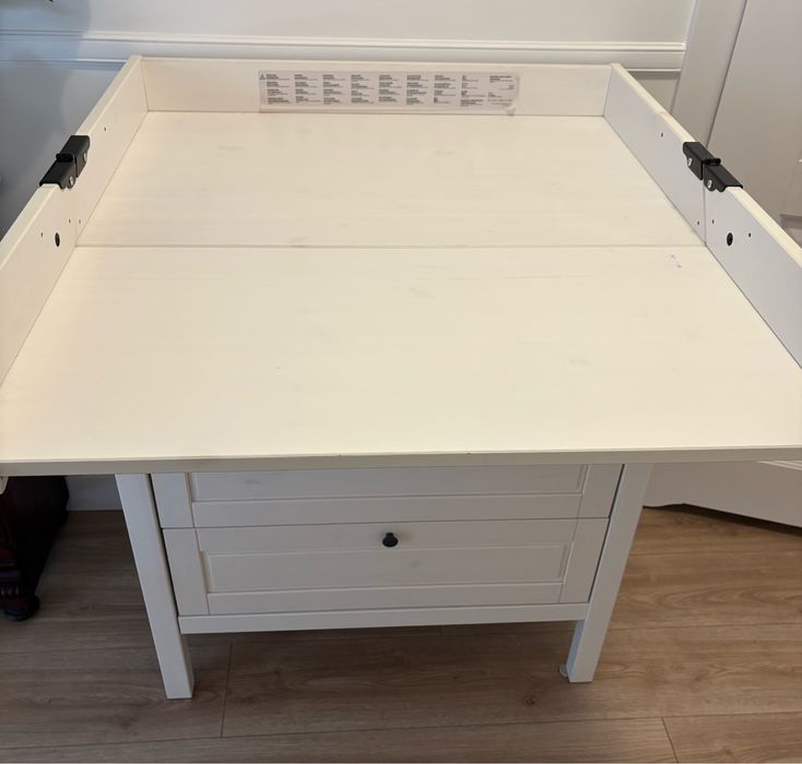 Łóżeczko dziecięce z materacem (60x120), komoda + przewijak (+gratisy)
