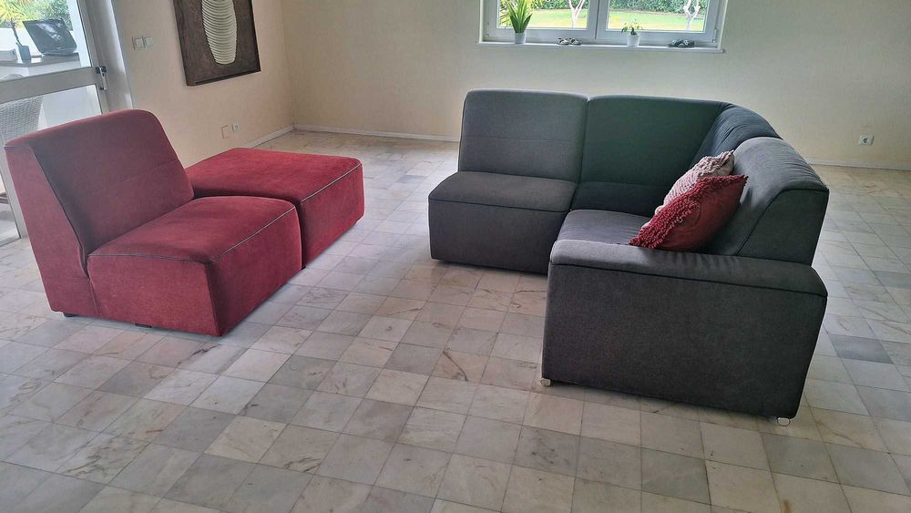 Única parte de um sofá (cinza, vermelho ou preto)