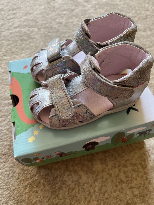 Sandały dziewczęce 20