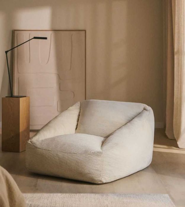 Puff cadeira bege, em veludo, marca Sklum