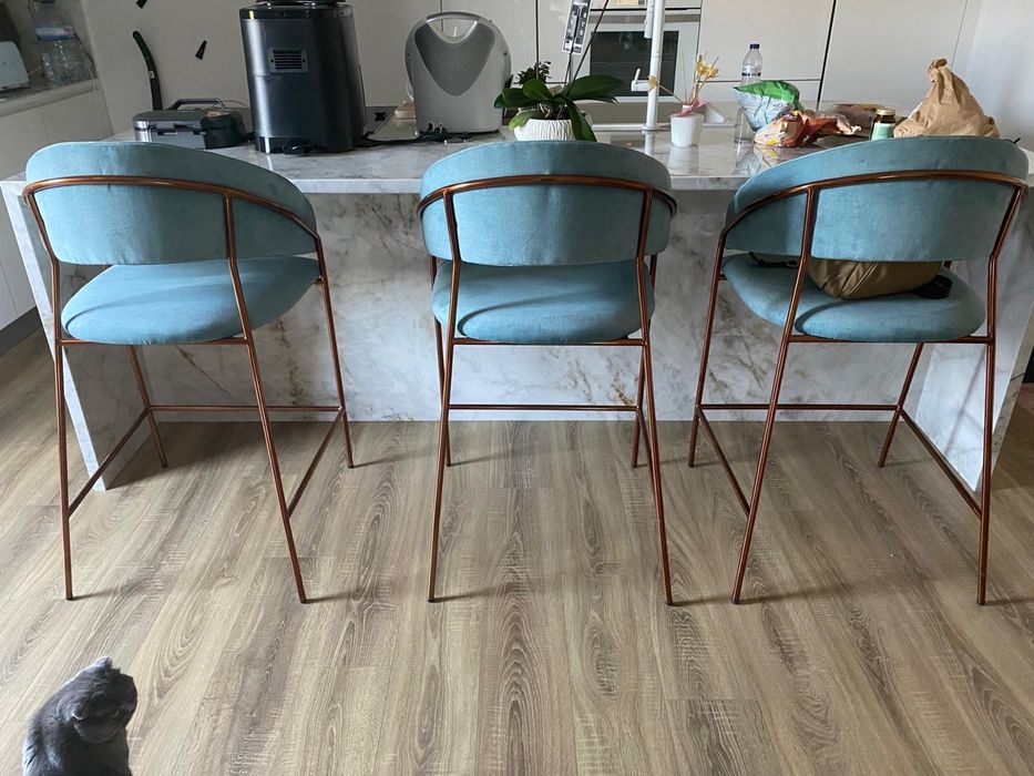 Cadeiras de sala e de balcao