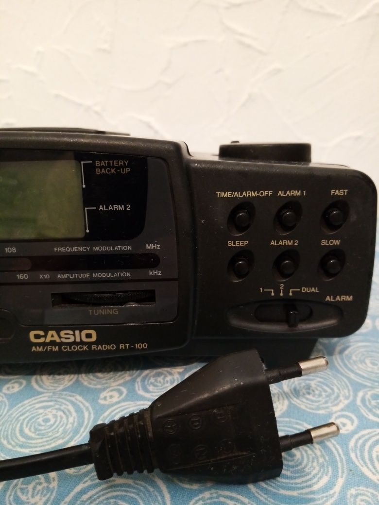 Stary radio budzik Casio Japan