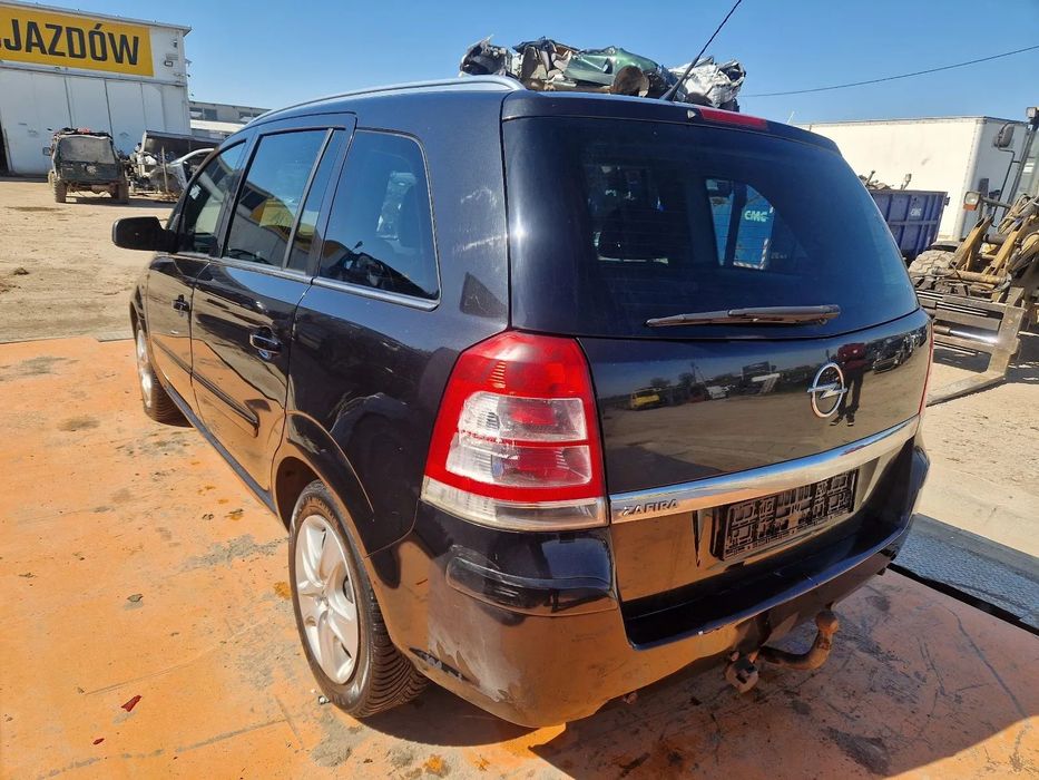 Opel ZAFIRA B 05-15 Silnik 1.8 16V A18XER 140KM/103kW Z01Q na części drzwi klapa zderzak