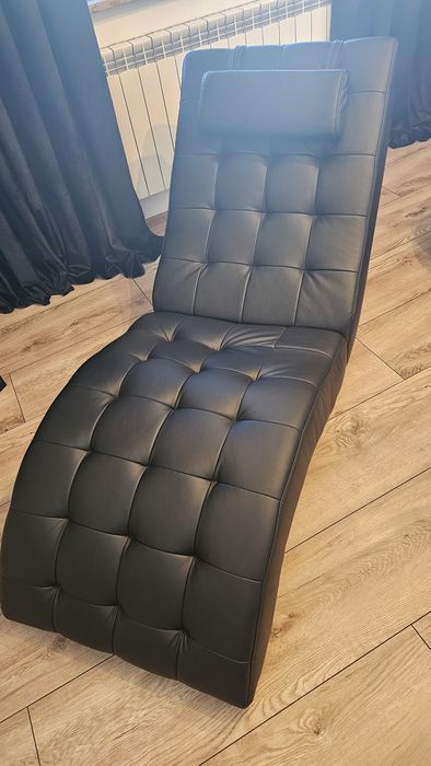 Szezląg czarny do salonu