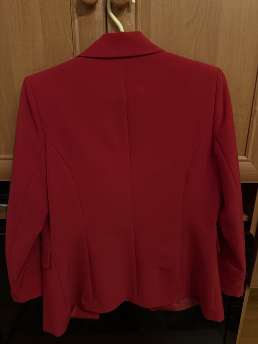 Жіночий класичний костюм