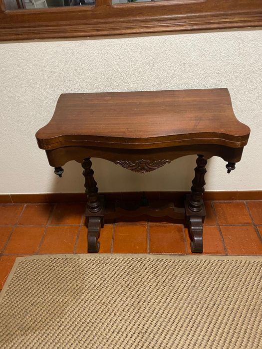 mesa de jogos vitoriana em nogueira com incrustações e tampo de feltro