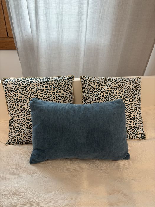 conjunto de almofadas em tons de azul