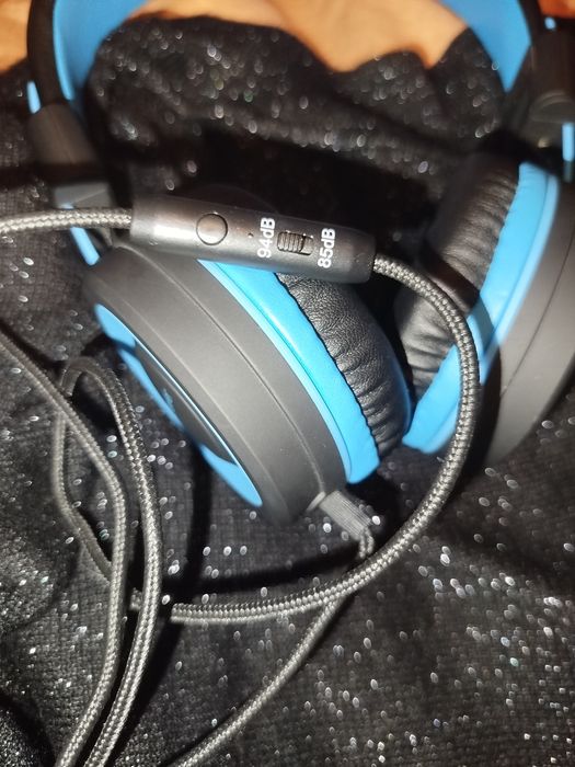 Продам наушники,облегченные,Iclever,звук отличный