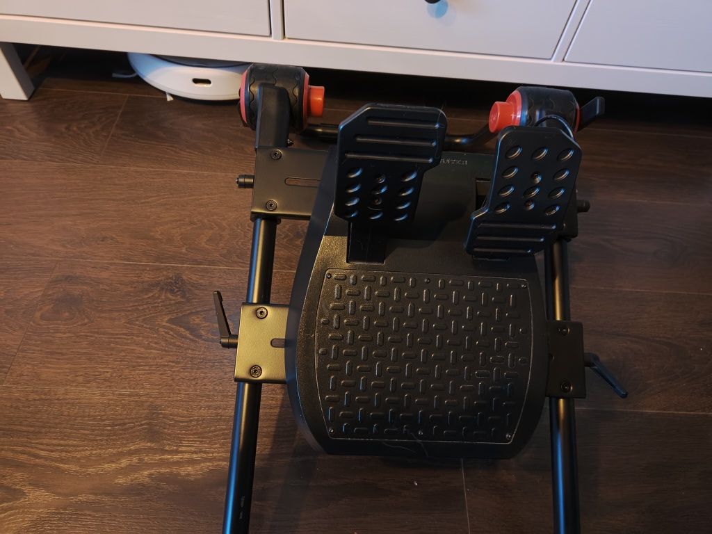 Fotel gamingowy + kierownica t150
