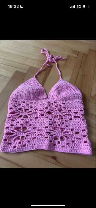 Różowy top szydełkowy halter handmade w kwiatki
