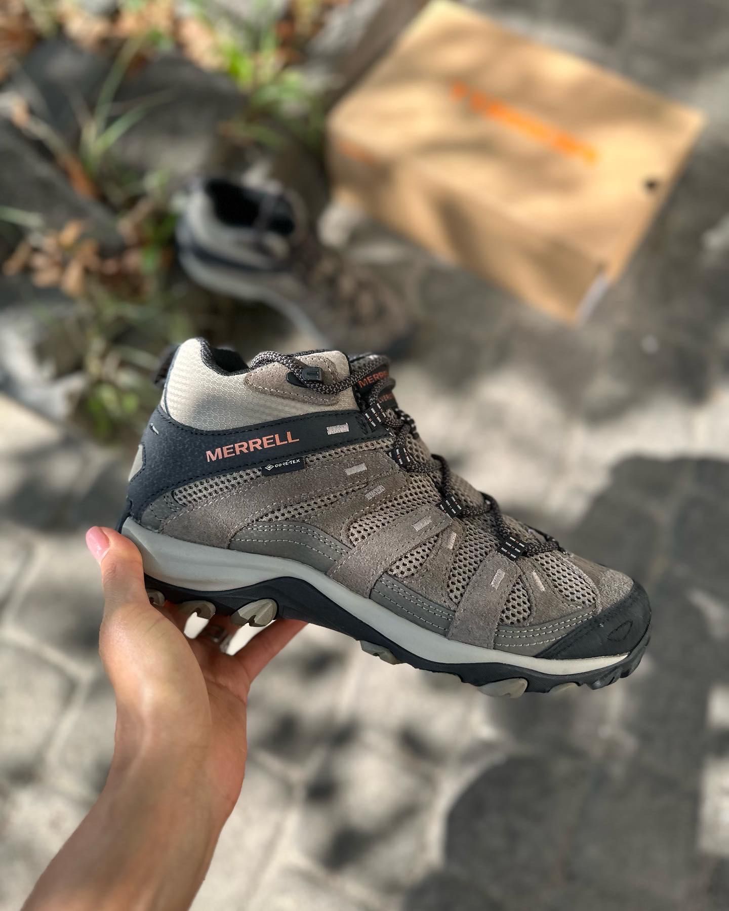 Оригінальні трекінгові черевики Merrell Alverstone 2 MID GTX J036917