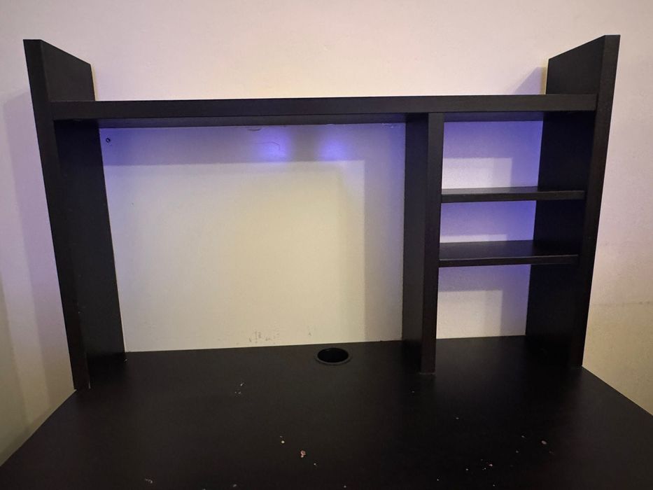 Escrivaninha / Secretária com prateleiras e arrumação, imperdível.