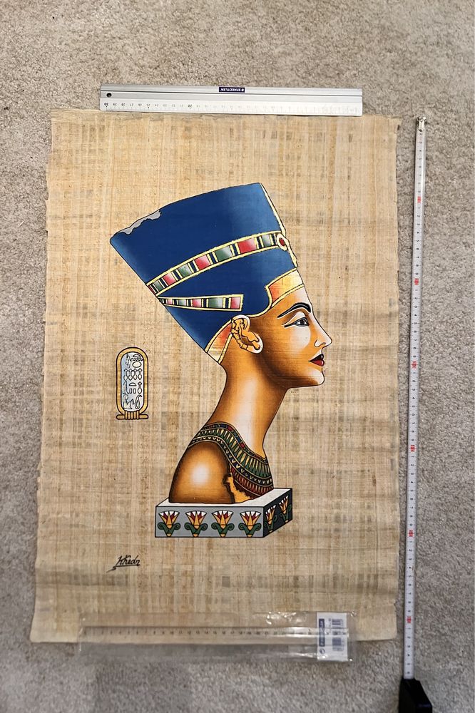 Papiro egípcio com busto retratado de Nefertiti