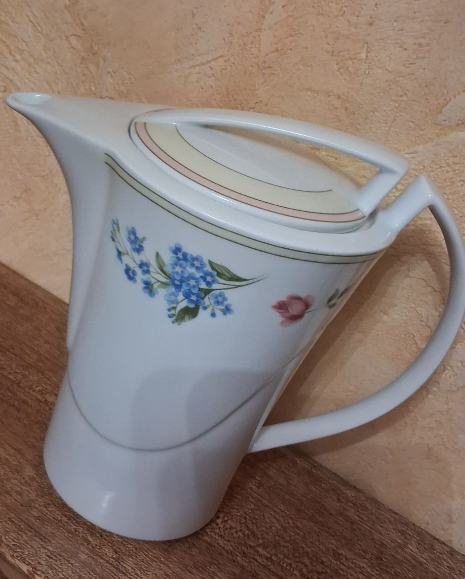 Dzbanek  firmy  Lubiana 1.20 L.