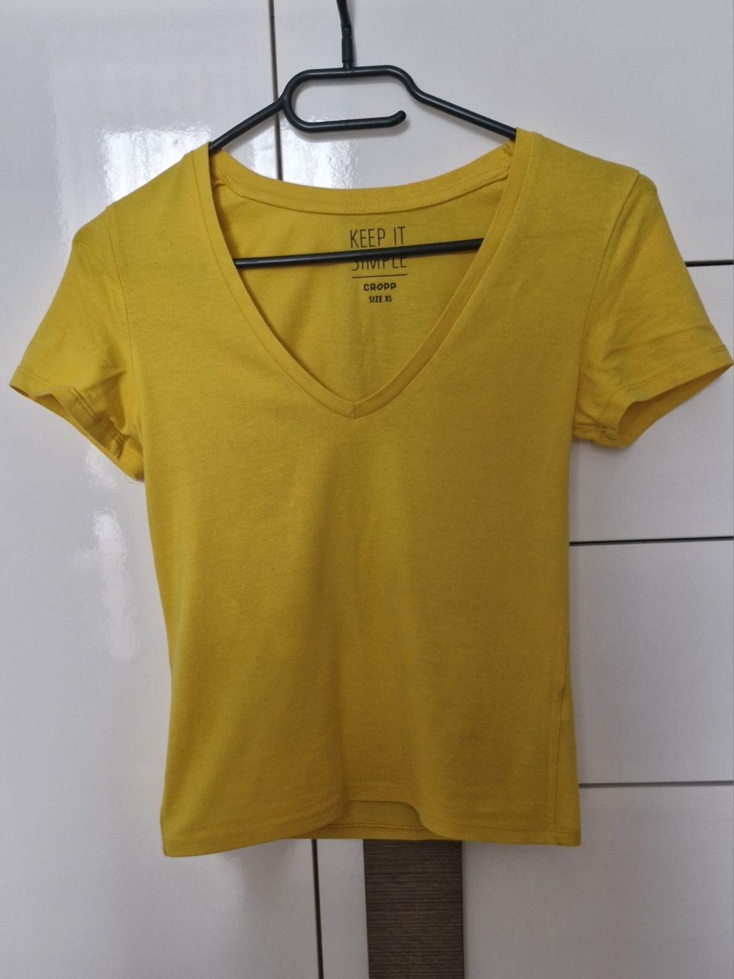 Żółta koszulka z krótkim rękawem t-shirt z dekoltem w serek XS