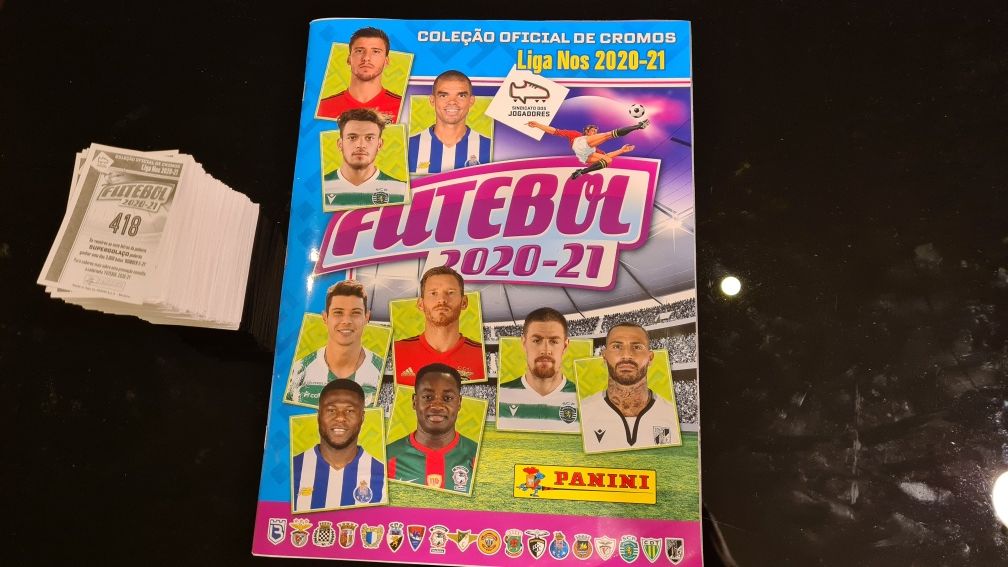 Caderneta Futebol 2020-21 Completa, com os cromos por colar