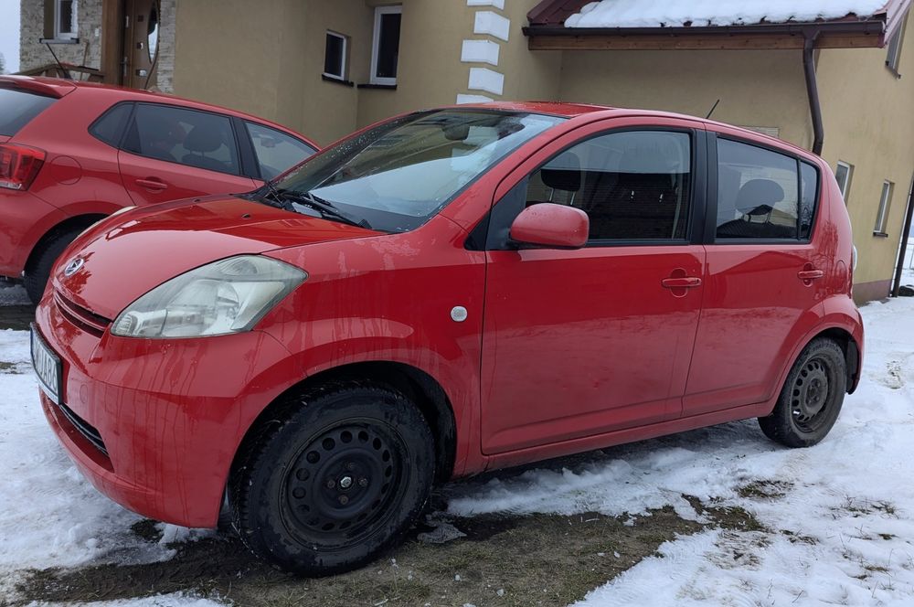 Daihatsu sirion 1.0 70km 9 lat w jednych rękach