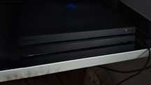 PlayStation 4 pro z dwoma grami