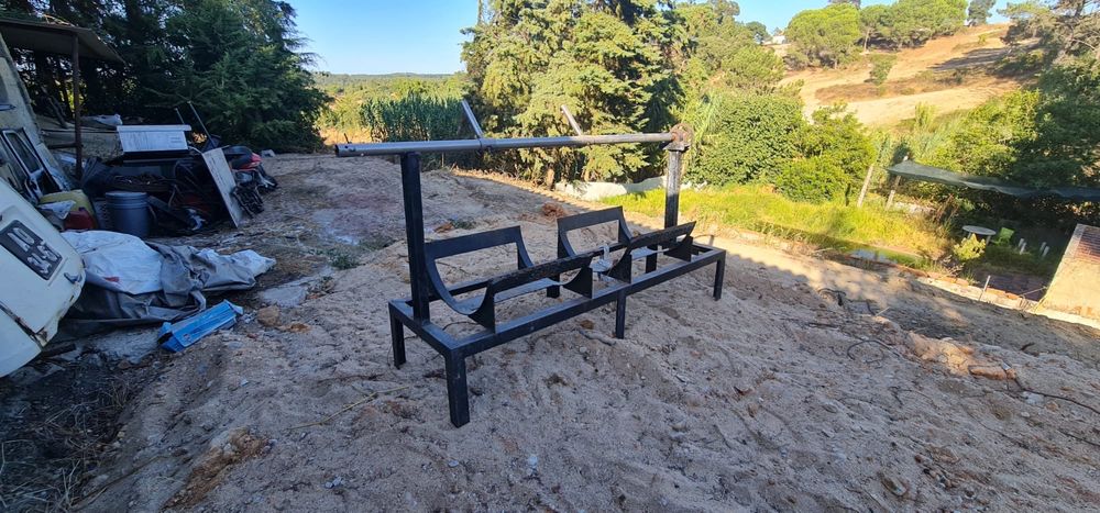 Suporte Giratório para Churrasco / Leitão – Estrutura Metálica Robusta