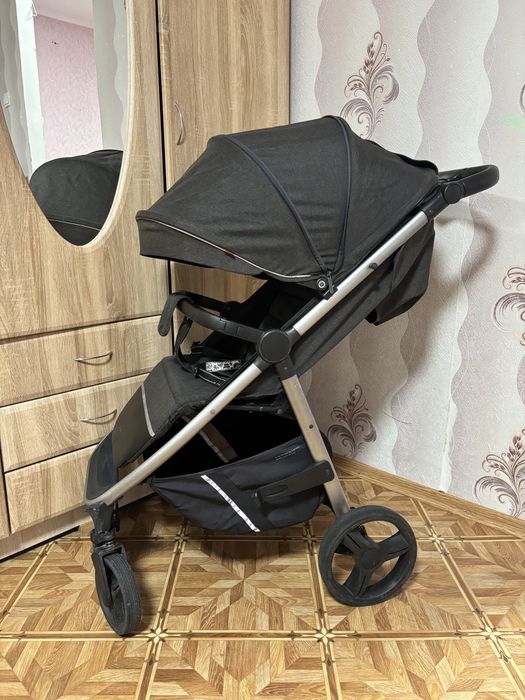 Прогулянкова коляска Carello Bravo