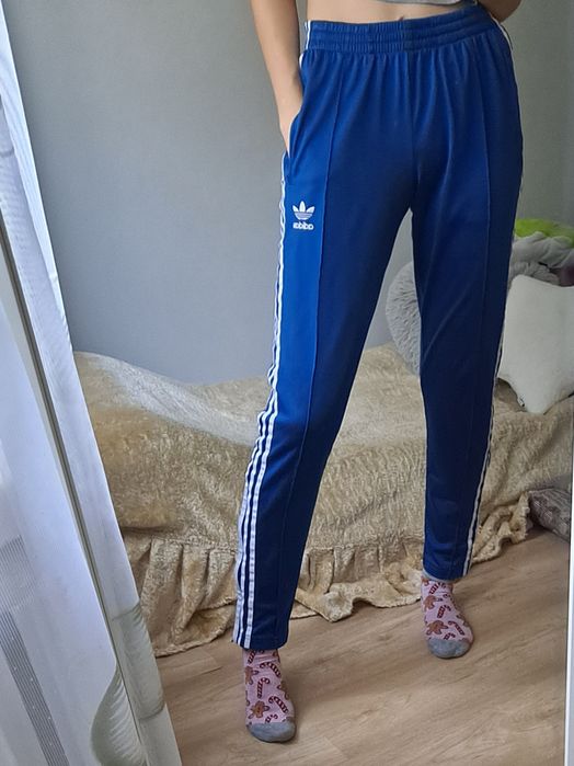 Spodnie dresowe Adidas niebieskie S damskie z kieszeniami , dresy