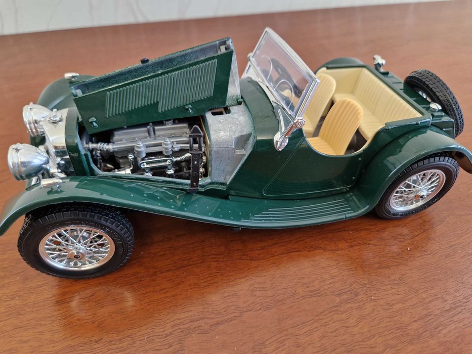 Лот №53. 1948 Jaguar SS100. масштаб 1/18 Bburago